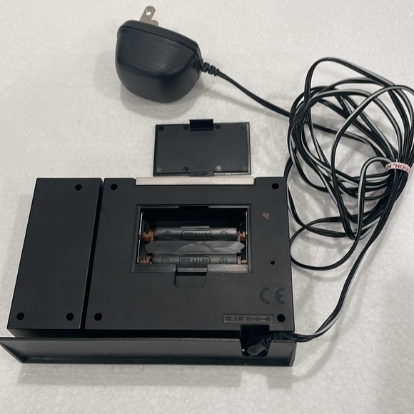 Orick radio controlled alarm clock atomic time temperature - Picture 6 of 6